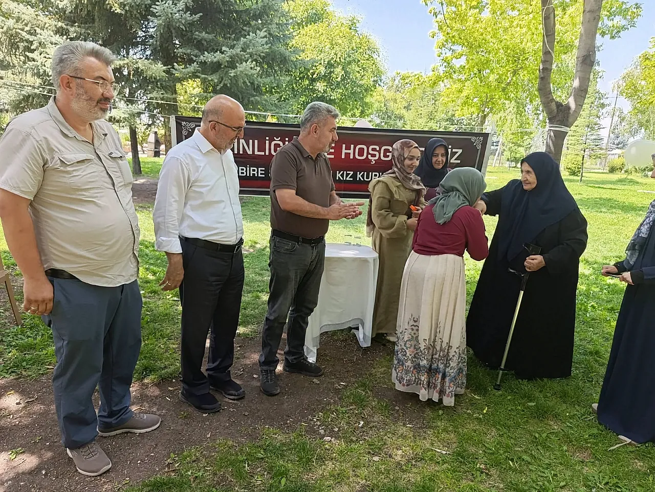 Başarılı Hafizelere Belgeleri Verildi