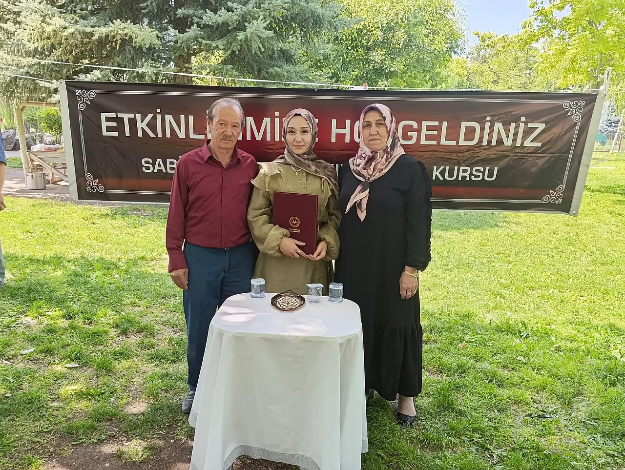 Başarılı Hafizelere Belgeleri Verildi