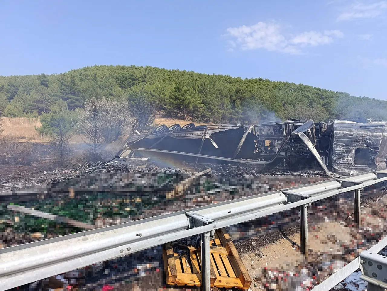 Afyon-Uşak Yolunda Korkutan Kaza! Alkol Yüklü Tır Alevlere Teslim Oldu