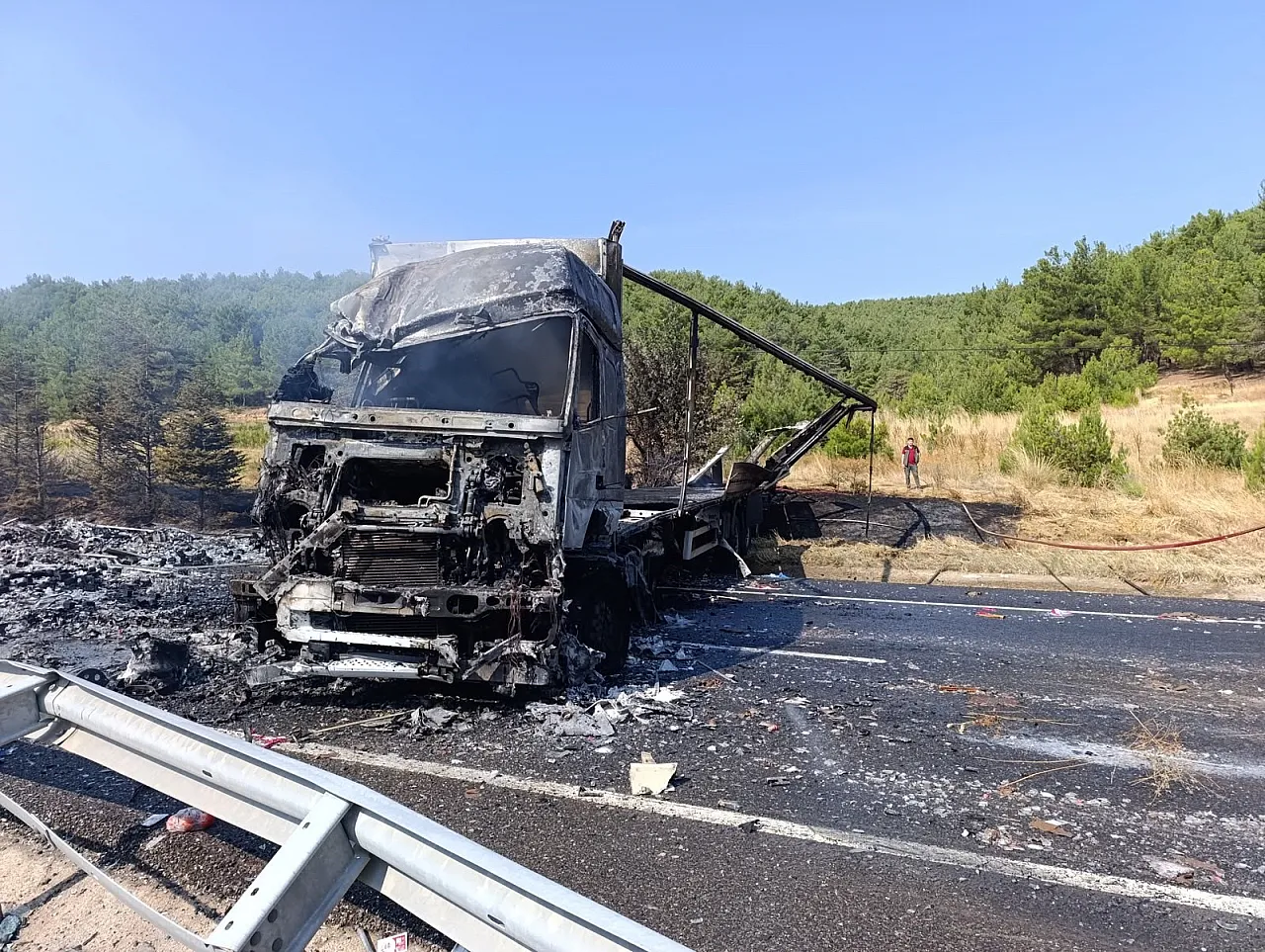 Afyon-Uşak Yolunda Korkutan Kaza! Alkol Yüklü Tır Alevlere Teslim Oldu