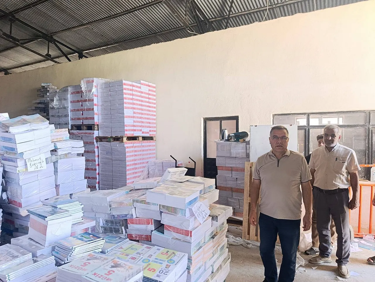 Ziller Çalmadan Bakanlık Kitaplar Afyon'a Gönderildi