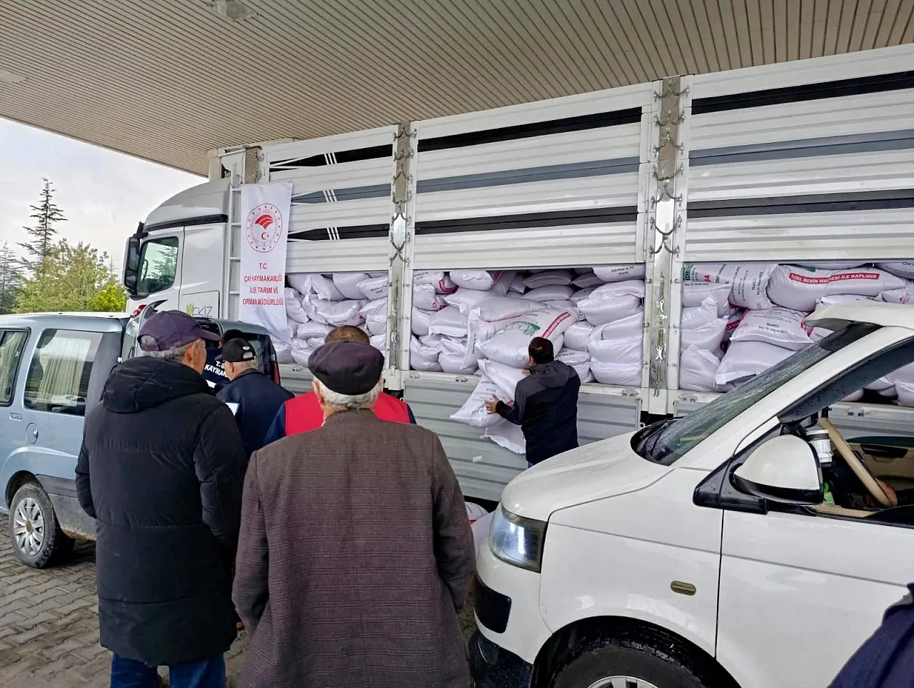 Çay'da 2 Ayrı Çeşit 56 Ton Buğday Tohumu Dağıtıldı