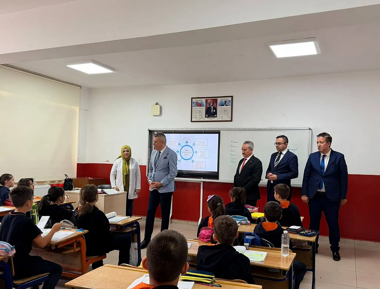 Vali Yardımcısı Öğrencilerin Dersine Katıldı