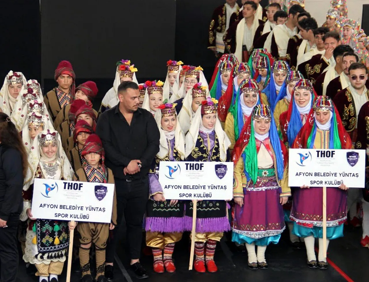 Afyon'un Halk Oyunları Ekipleri Türkiye Şampiyonası Biletini Aldı