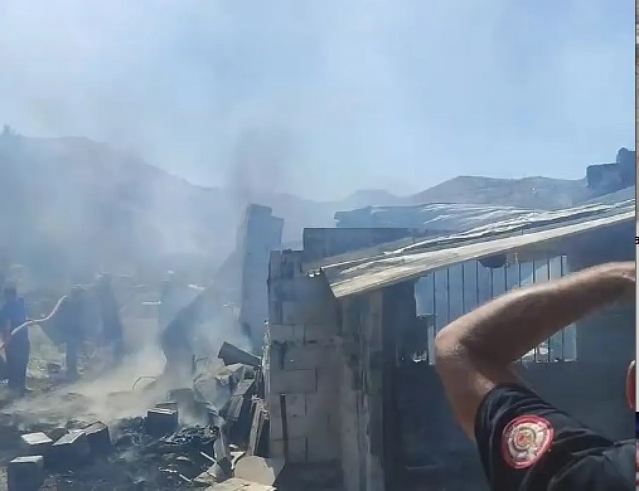 Afyon'da yanan evin sahipleri: Yolumuz yok, yol yapmak istiyoruz yasak diyorlar