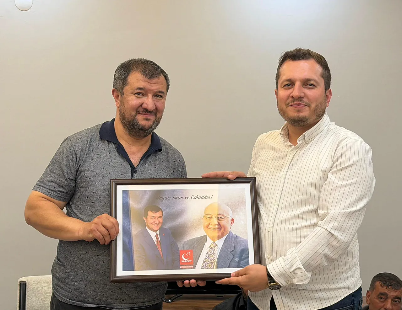 Saadet Partili Karataş'tan Erbakan Vecizeli Hediye