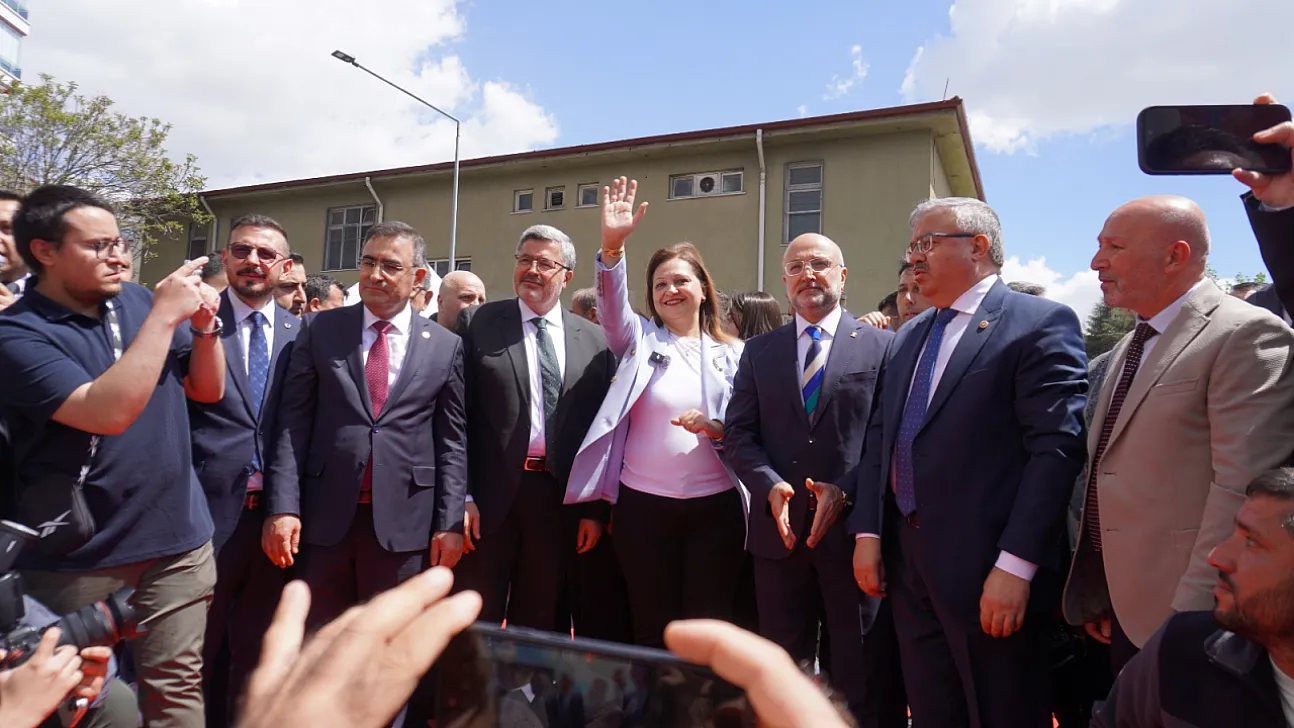 AK Partili Köksal'a Mehterli Başlangıç