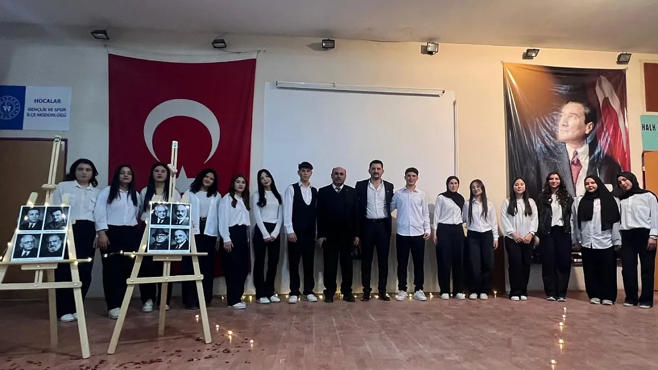 Öğrencilerinin Hazırladığı Şiir Dinletisi Büyük Beğeni Topladı