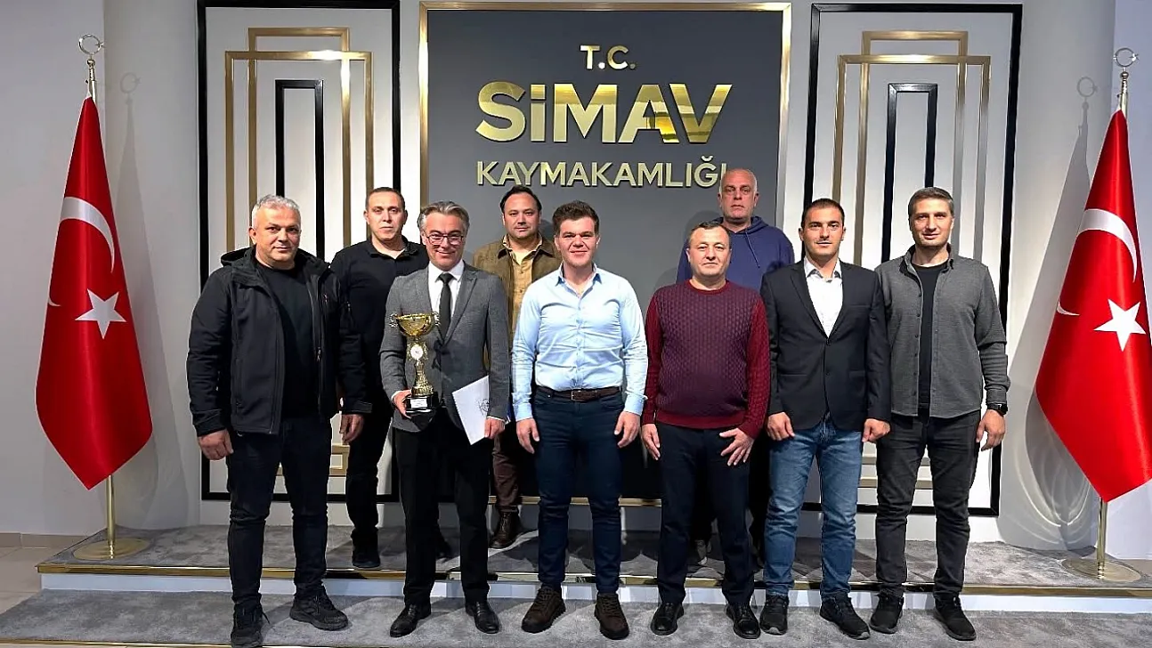Simav Kaymakamı Karaloğlu Şampiyon Voleybol Takımını Kabul Etti