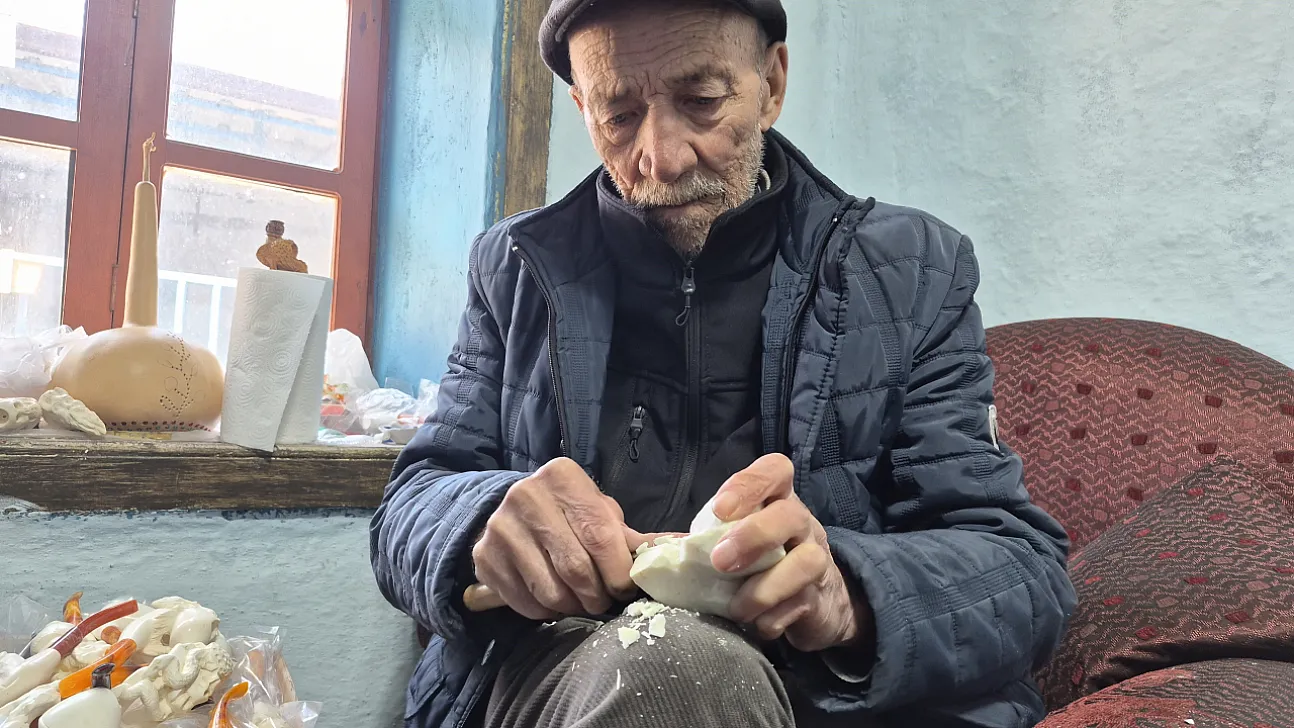 Yarım Asırlık Lületaşı Ustası Emekli Oldu Ama Mesleğinden Kopamadı