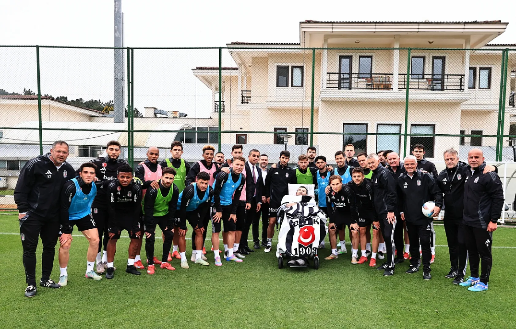 Vali Yiğitbaşı Sayesinde Hayallerine Kavuştu... Beşiktaş Tam Kadro...