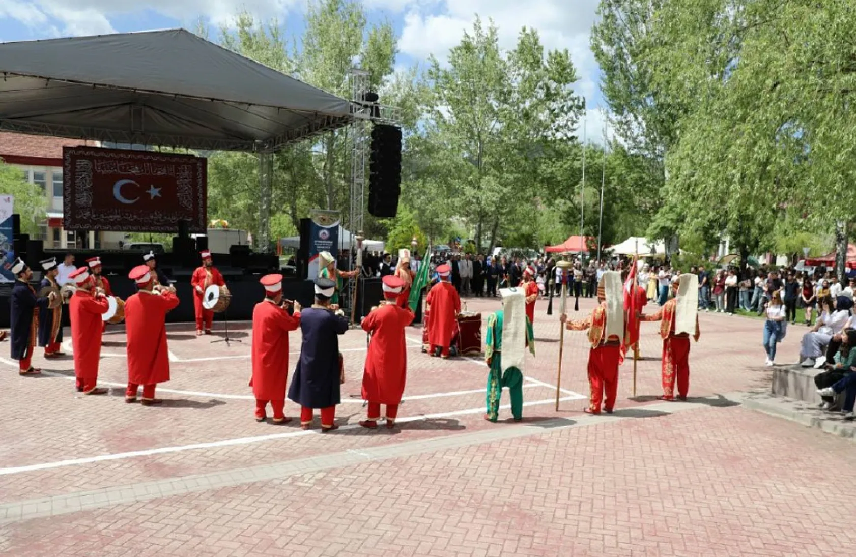 AFSÜ'deki Gençlik Festivali'nde Renkli Görüntüler