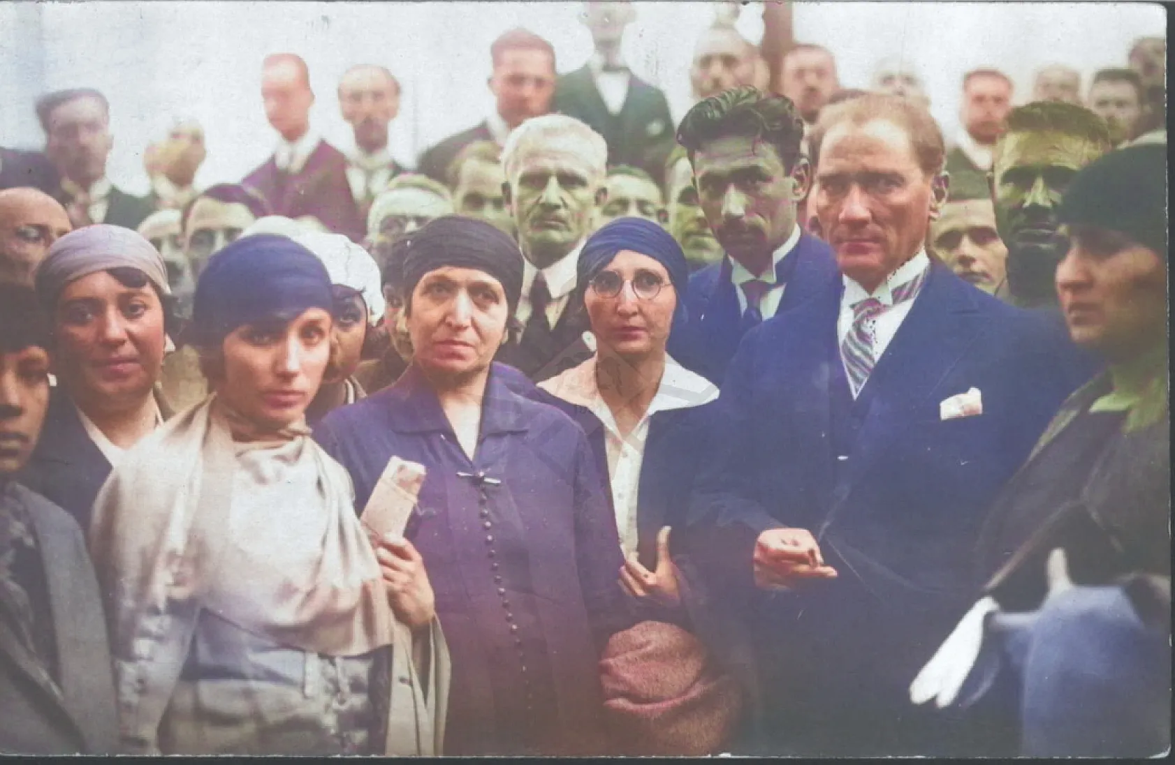 Atatürk'ün Fotoğraflarını Renklendirdik