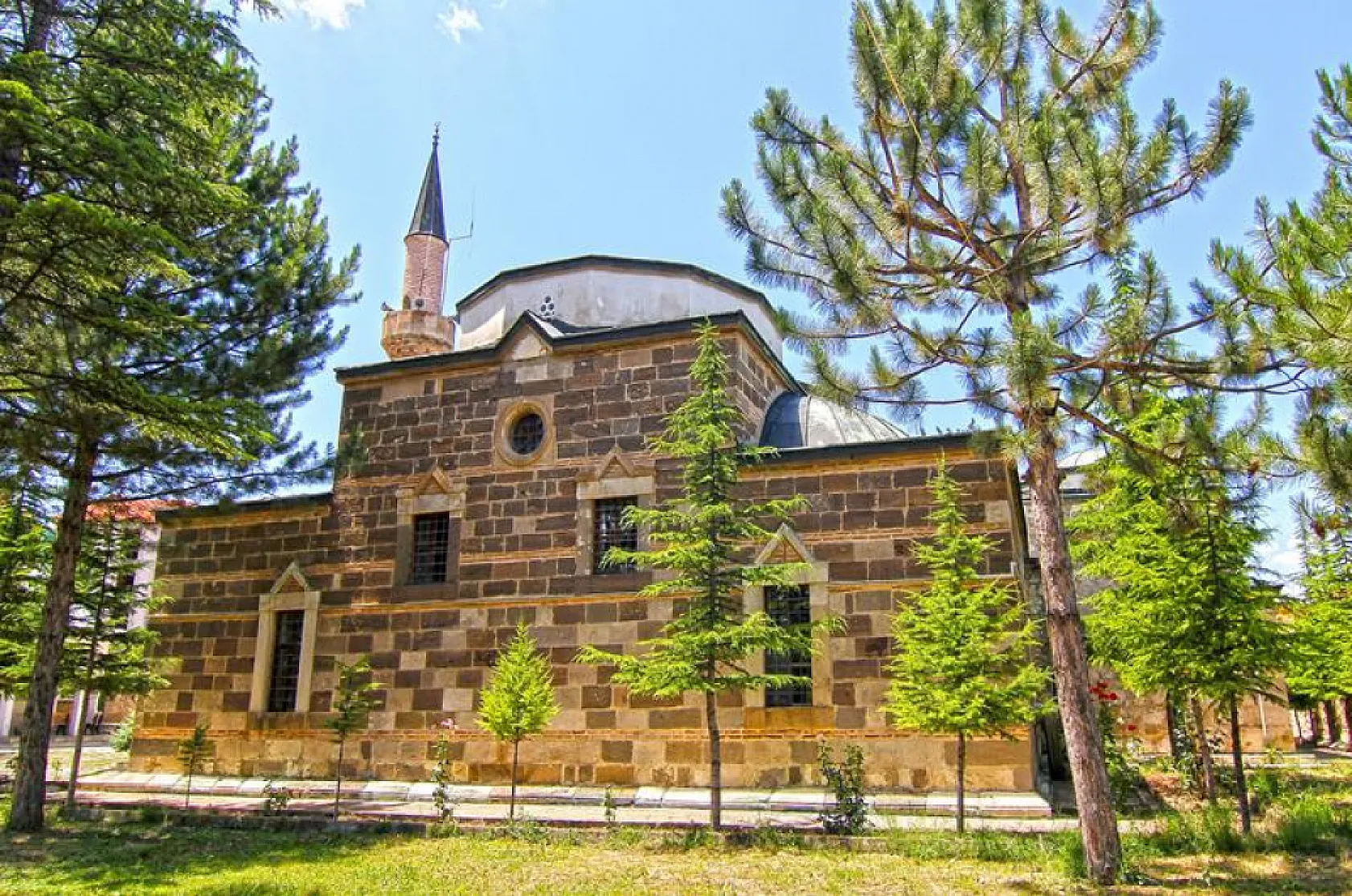 Afyon'un Zamana Meydan Okuyan Cami'leri