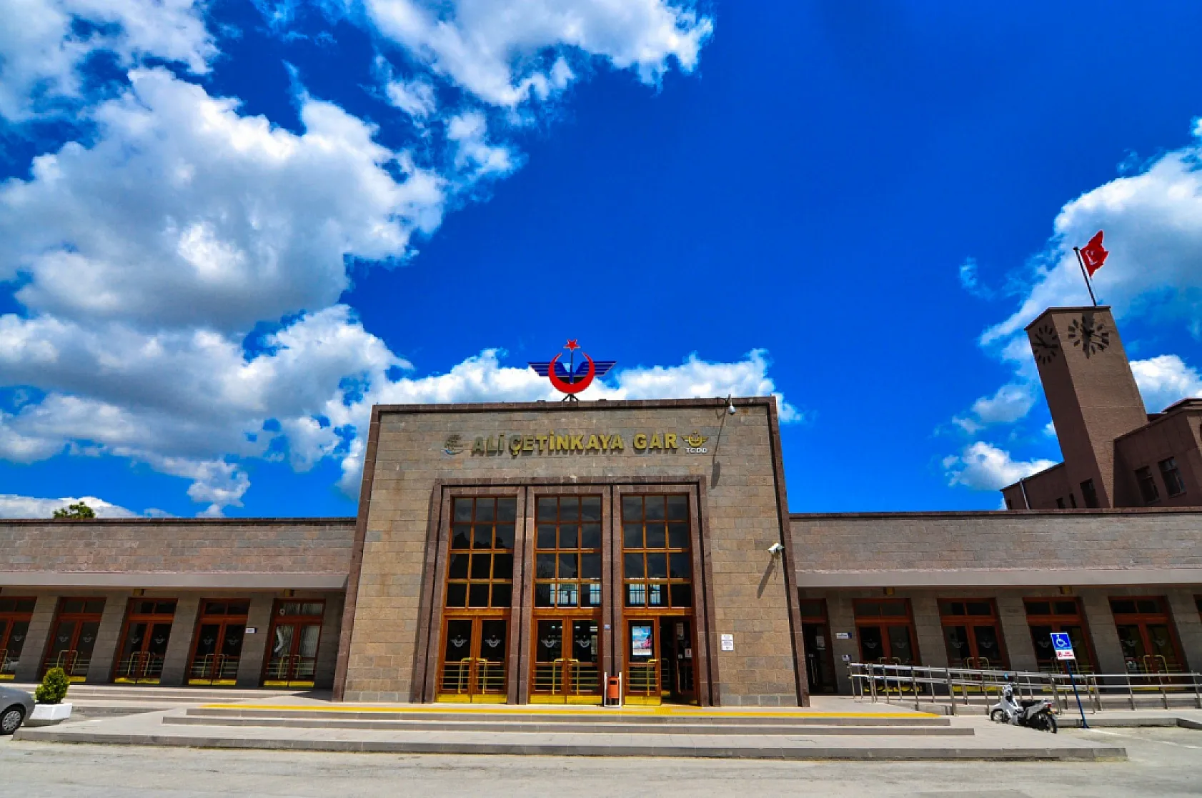 Umut, Bekleyiş, Hüzün… Afyon'daki İstasyonların Az Bilinen Fotoğrafları…