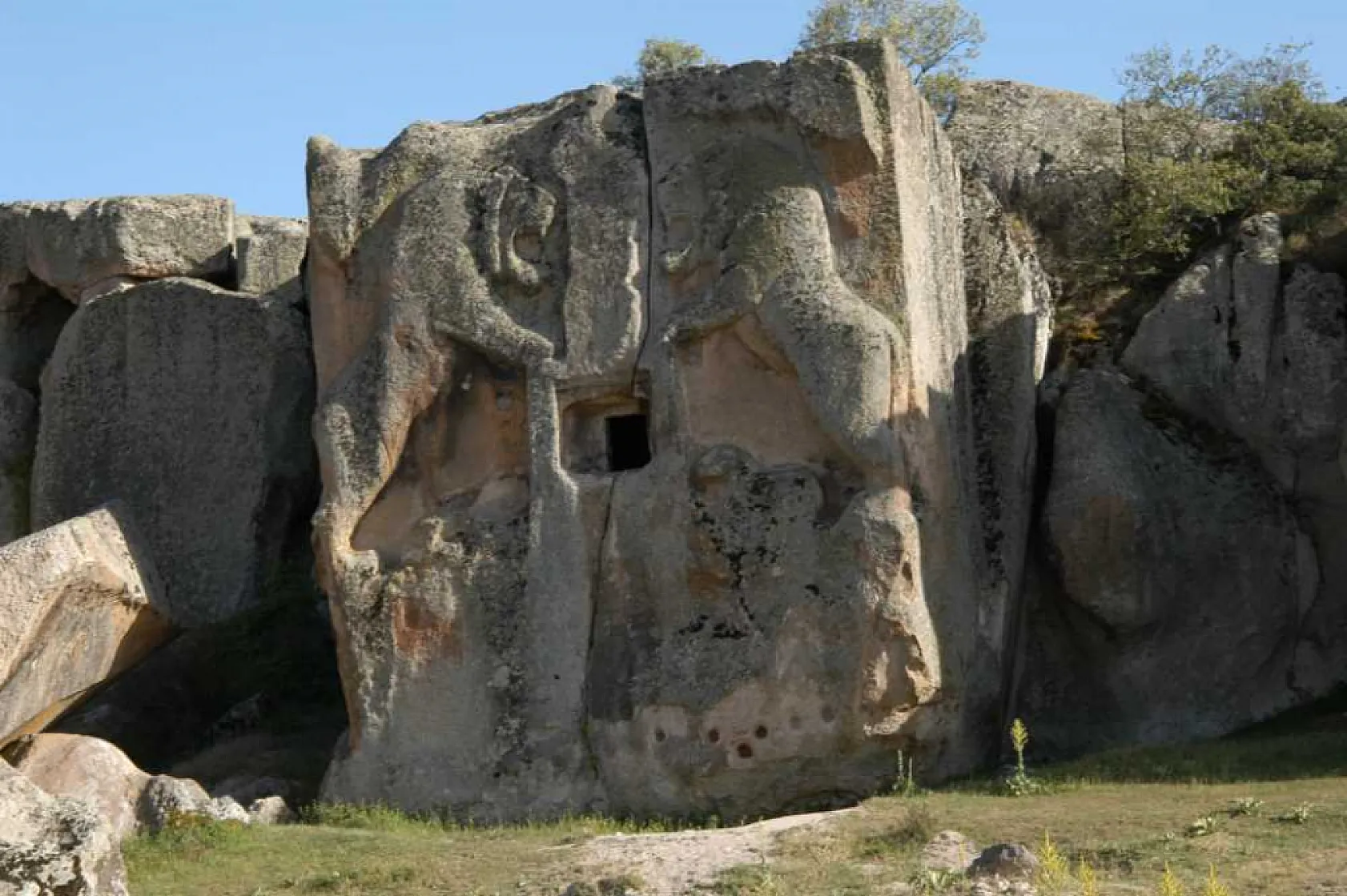 Afyon'da Bir Garip Mezar…