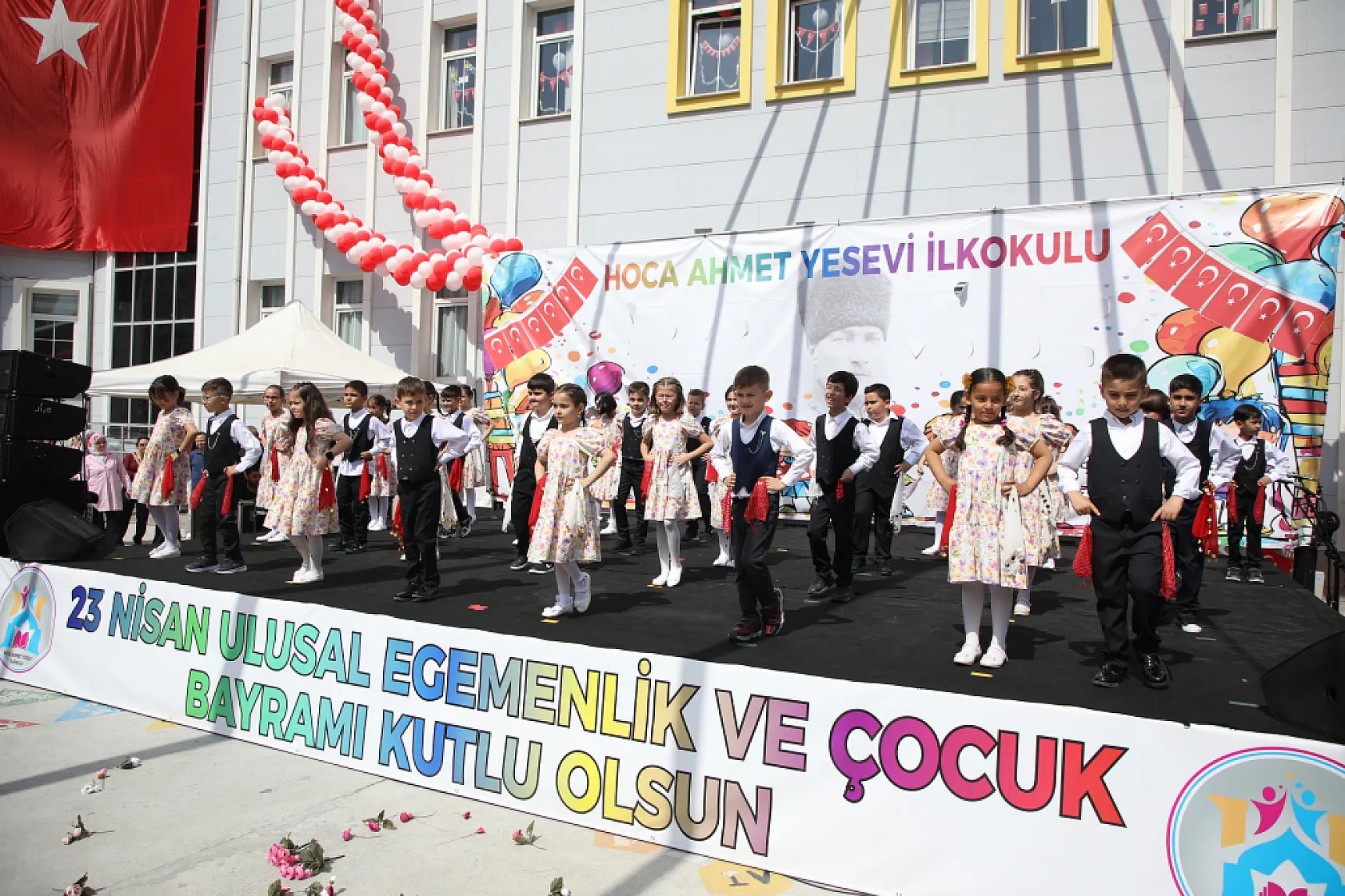 23 Nisan Ulusal Egemenlik ve Çocuk Bayramı'nı En Güzel Kutlayan Okul