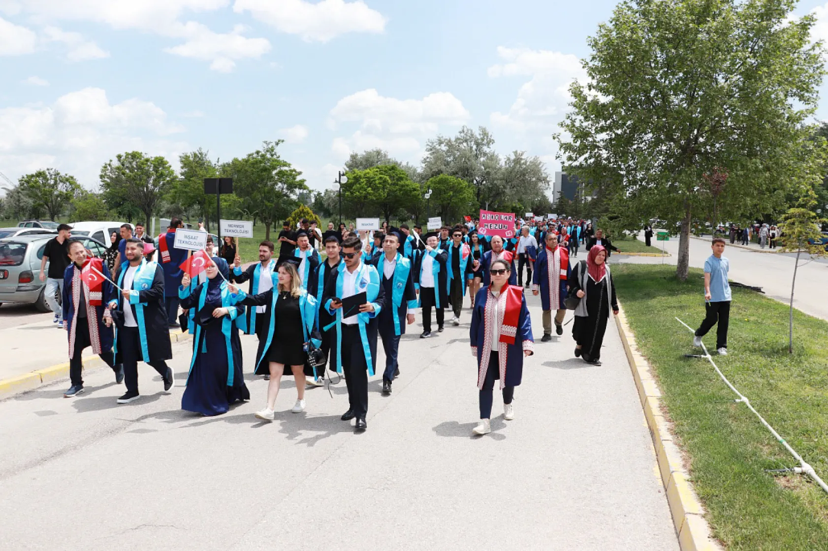 Afyon MYO'da 49'uncu Yıl Gururu, Mezuniyet Töreni İle Taçlandı
