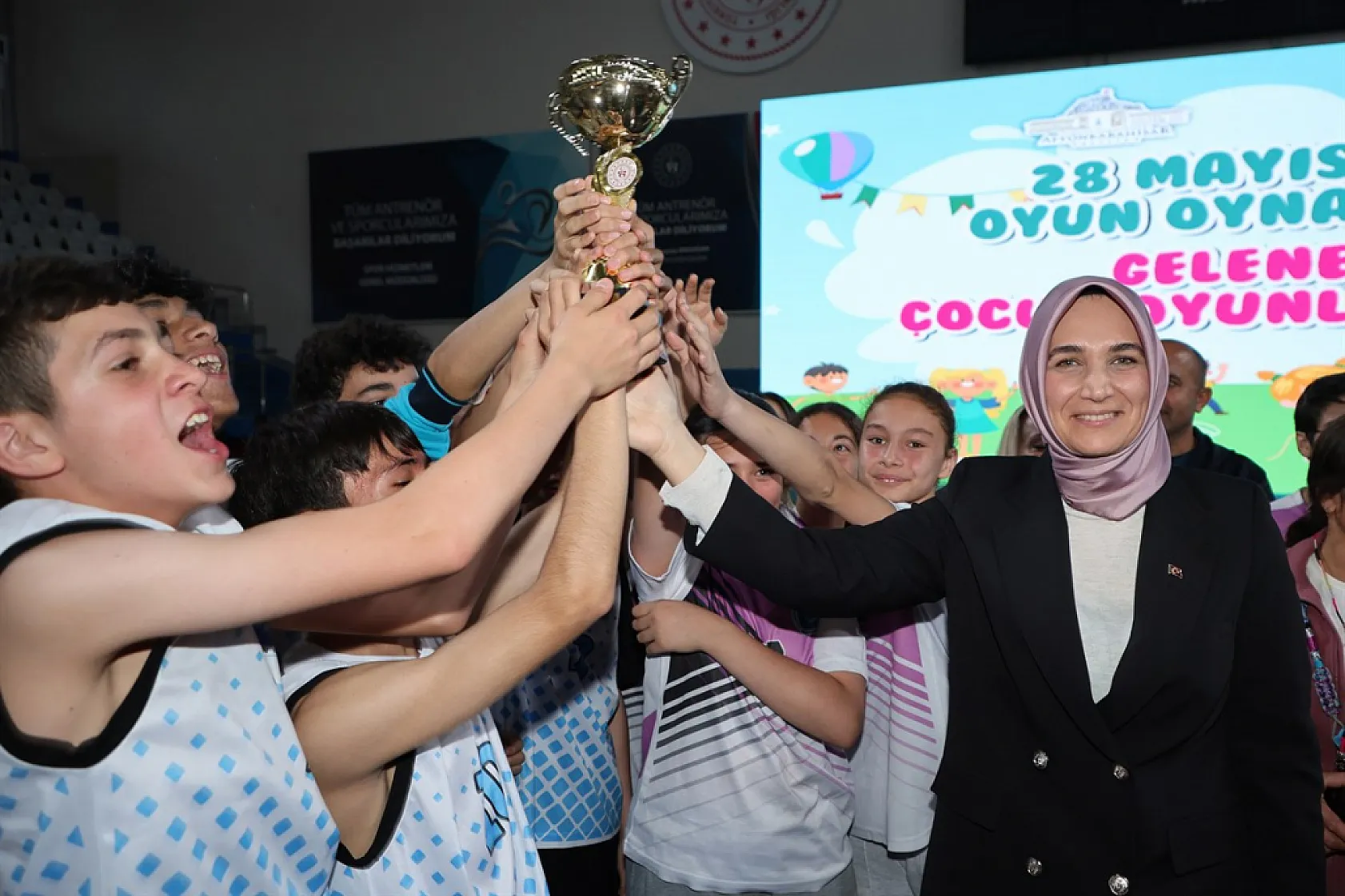 Hem Valimiz, Hem Devlet Anamız