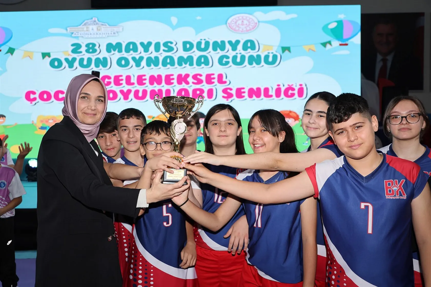 Hem Valimiz, Hem Devlet Anamız