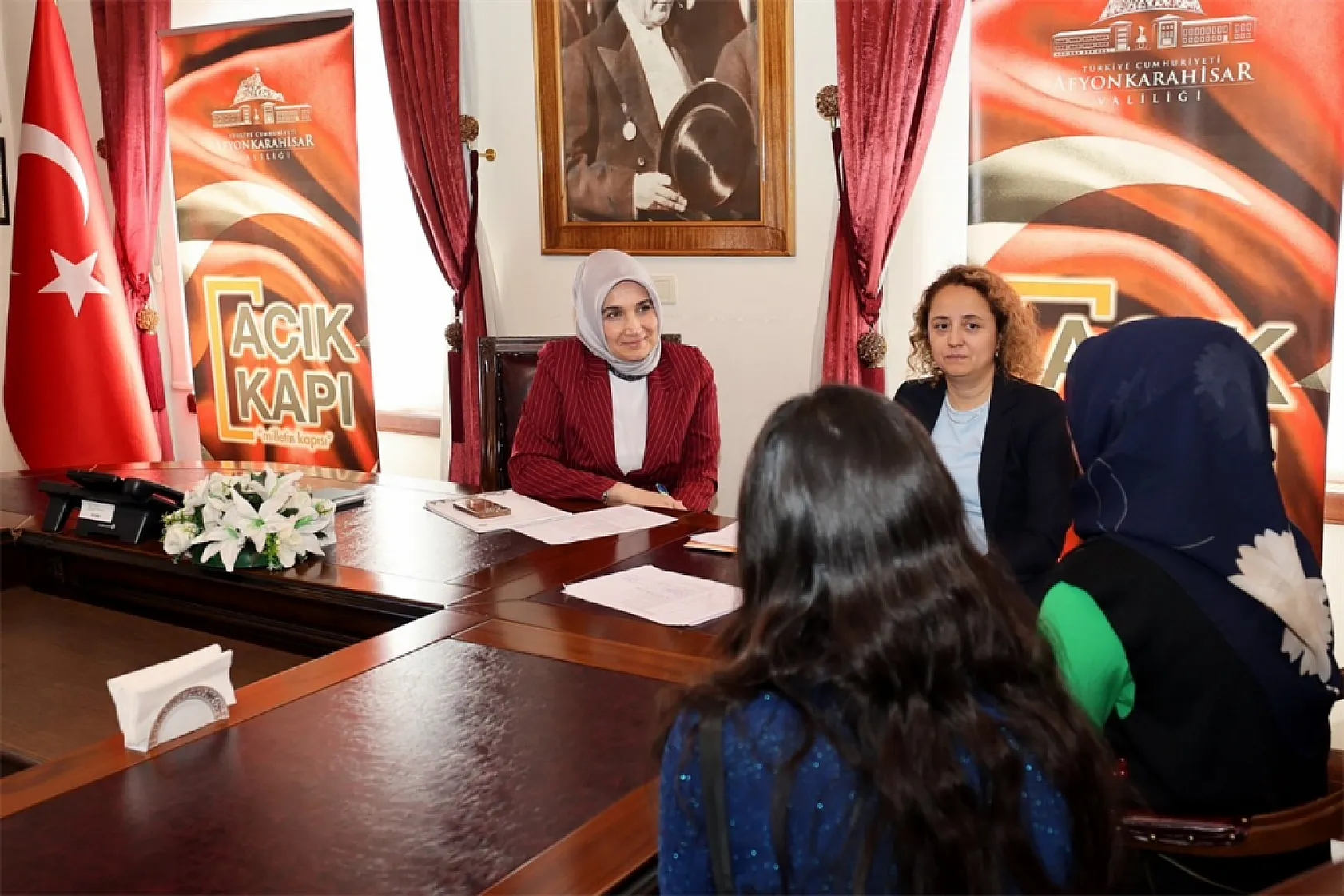 Hem Valimiz, Hem Devlet Anamız