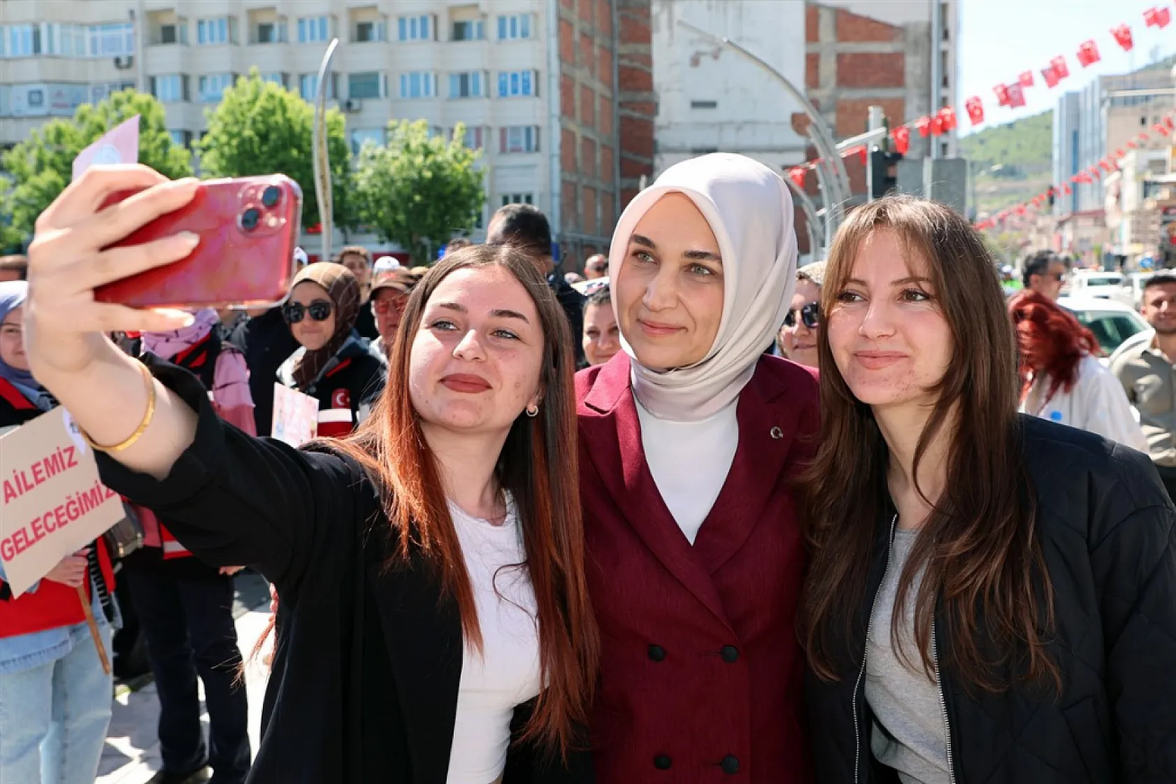 Hem Valimiz, Hem Devlet Anamız