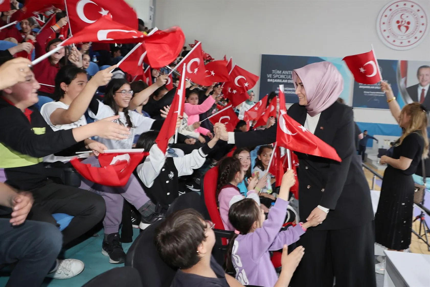 Hem Valimiz, Hem Devlet Anamız