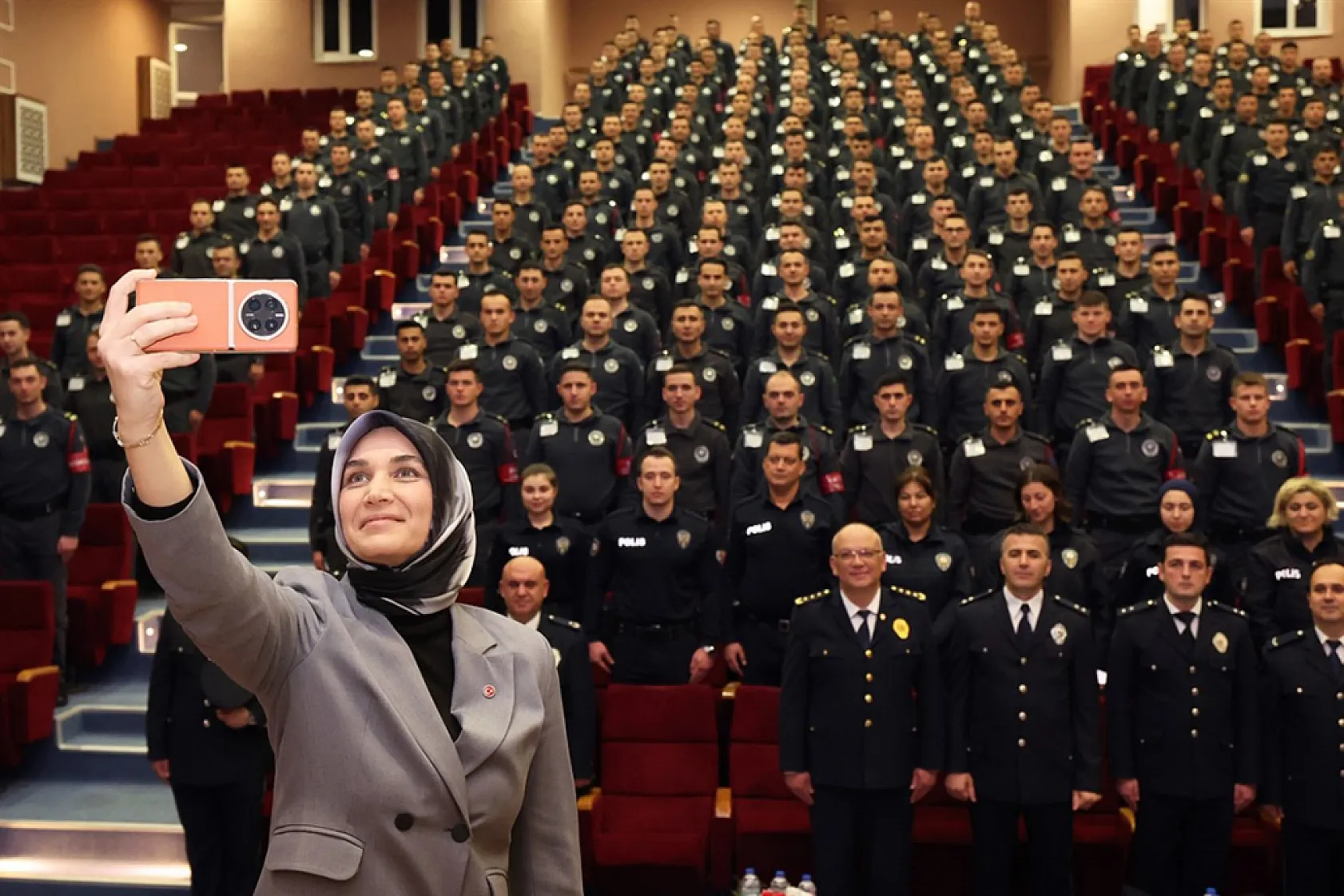 'Türk Polisi, Milletimiz İçin Huzur, Güven Ve Şefkat Kapısıdır'