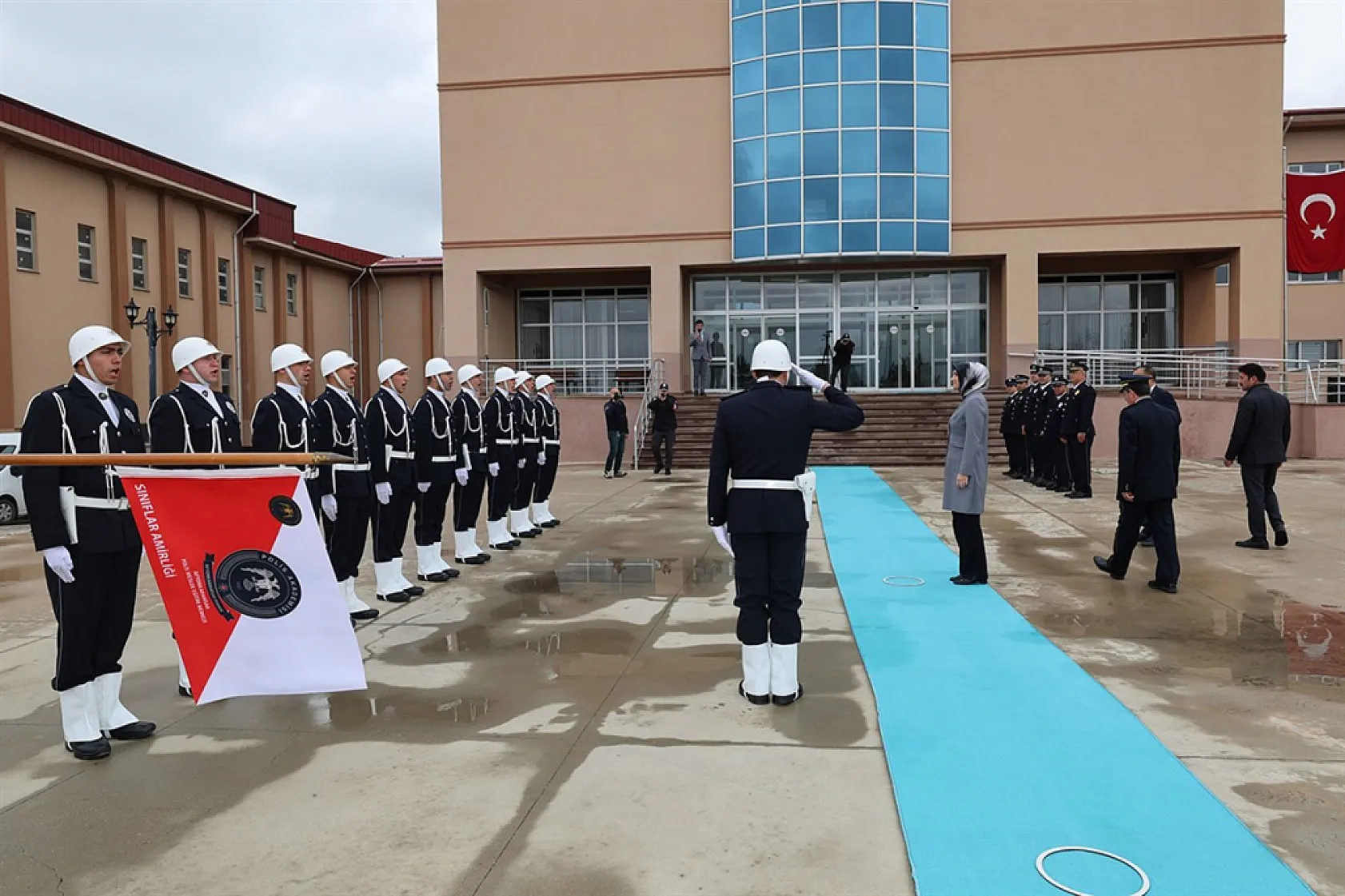 'Türk Polisi, Milletimiz İçin Huzur, Güven Ve Şefkat Kapısıdır'