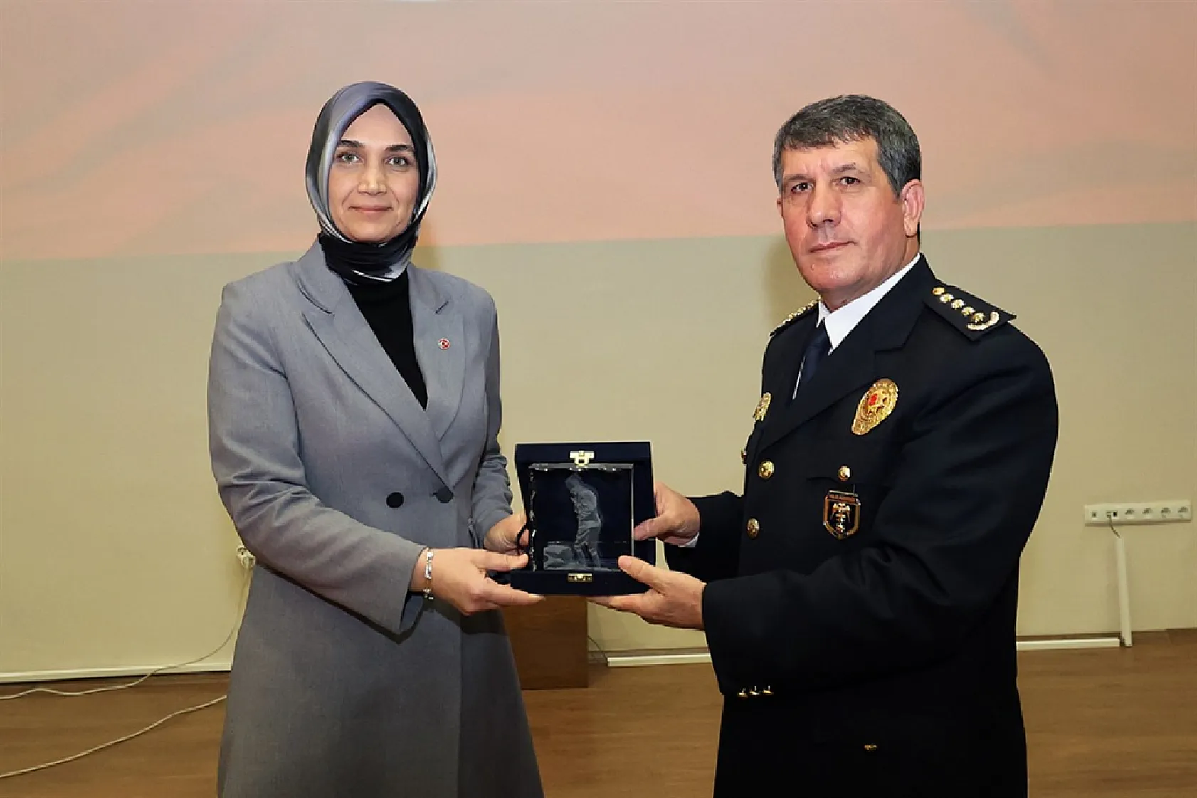 'Türk Polisi, Milletimiz İçin Huzur, Güven Ve Şefkat Kapısıdır'