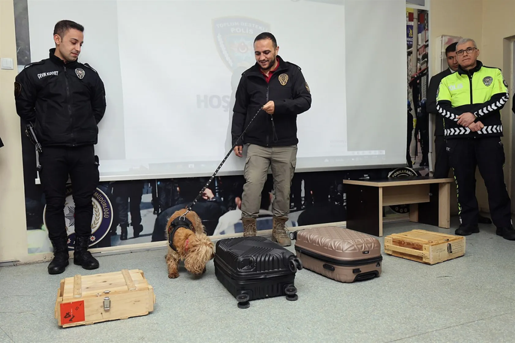 'Türk Polisi, Milletimiz İçin Huzur, Güven Ve Şefkat Kapısıdır'