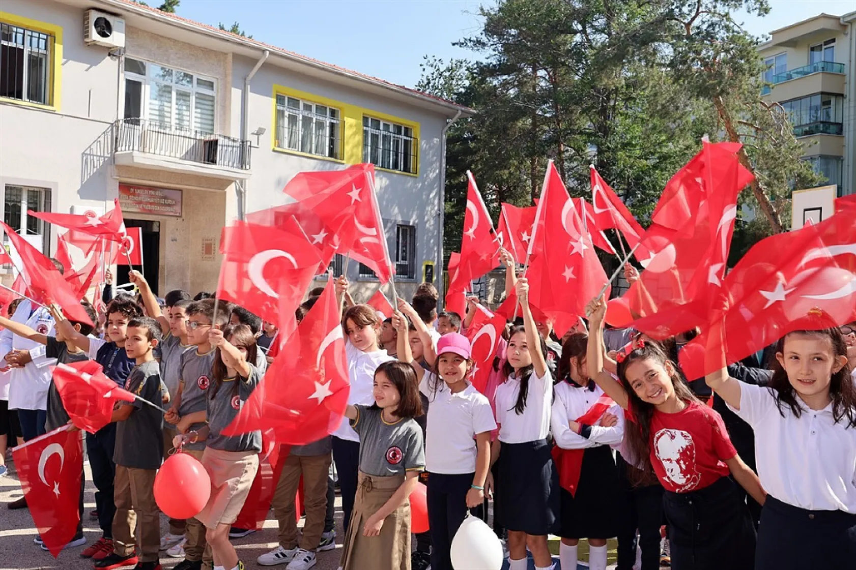 Yeni Eğitim-Öğretim Yılı, 19 Yeni Okulla Başladı