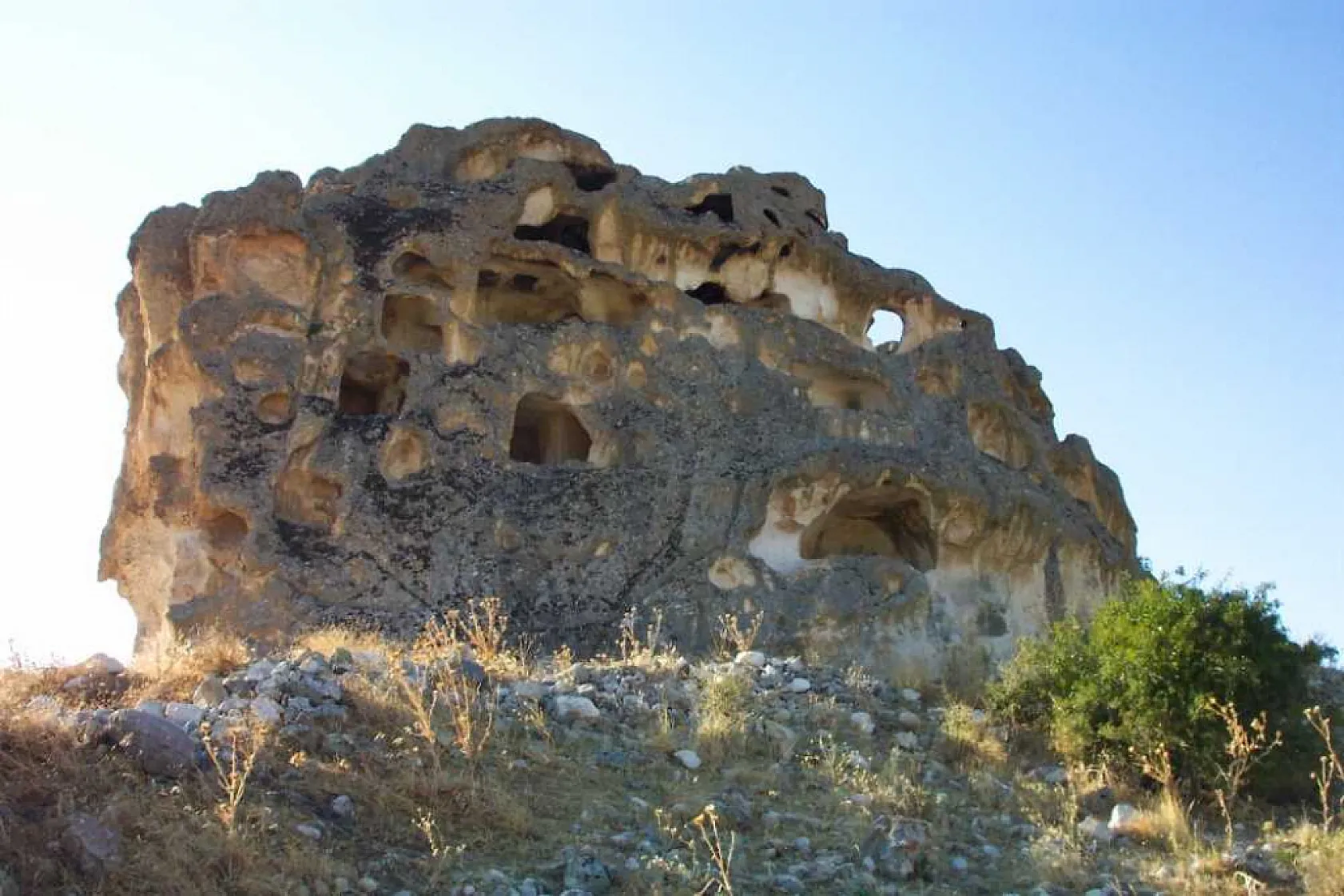 Afyon'da Bir Garip Mezar…