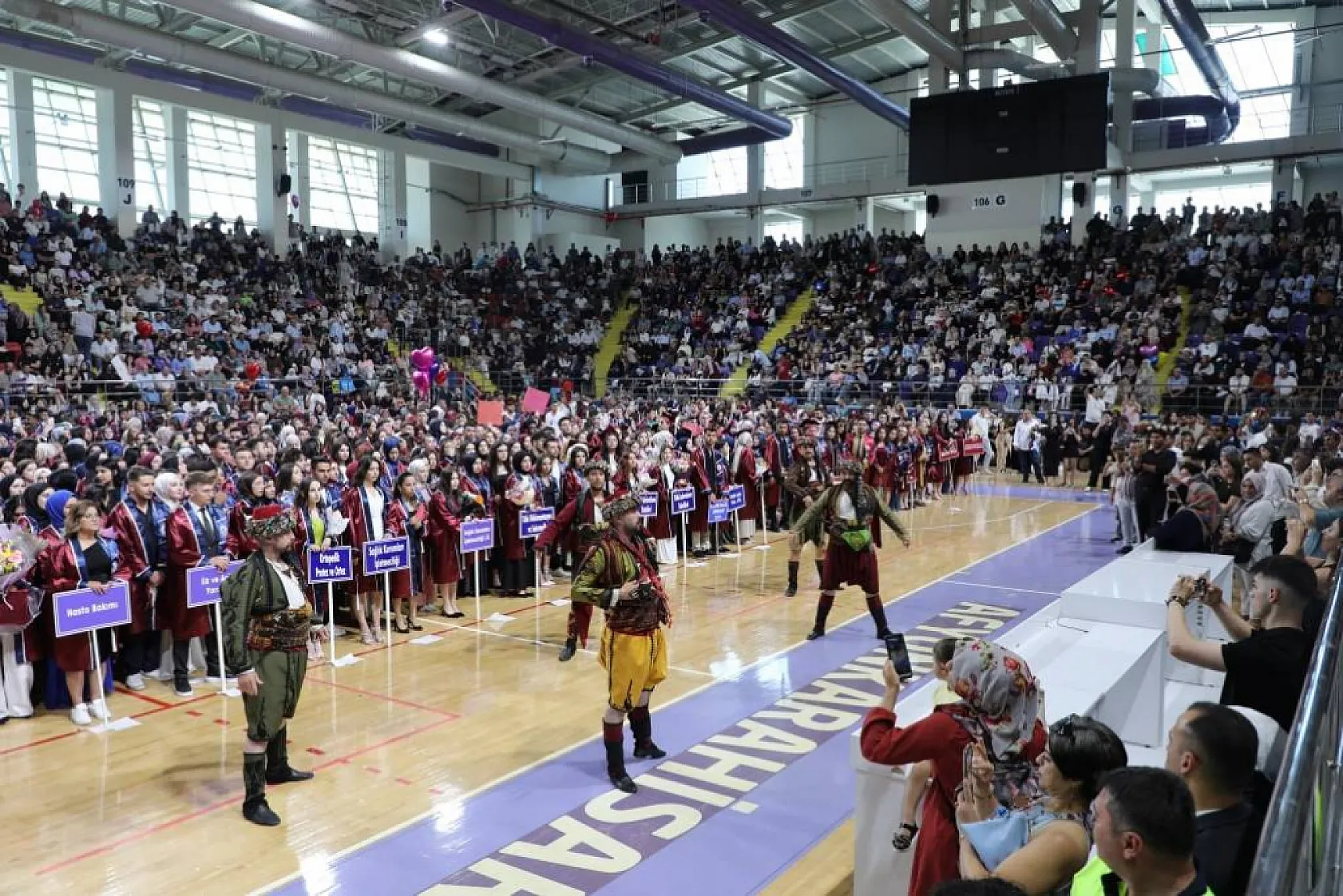 AFSÜ MYO'dan Bin Öğrenci Mezun Oldu