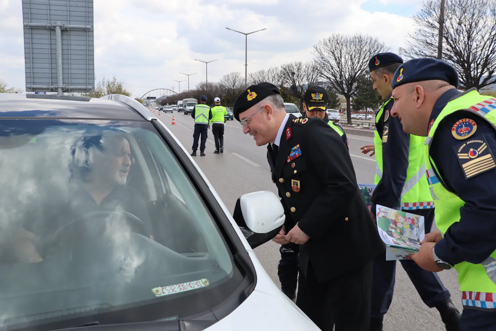 Jandarma Tonajlı Araçları Denetliyor