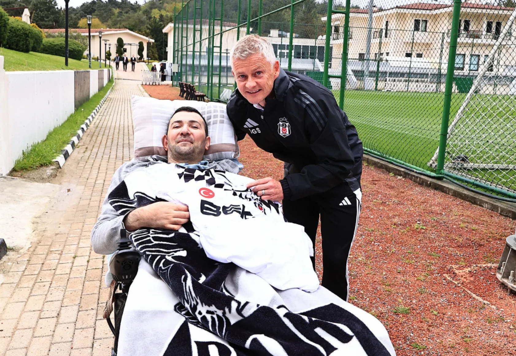 Vali Yiğitbaşı Sayesinde Hayallerine Kavuştu... Beşiktaş Tam Kadro...