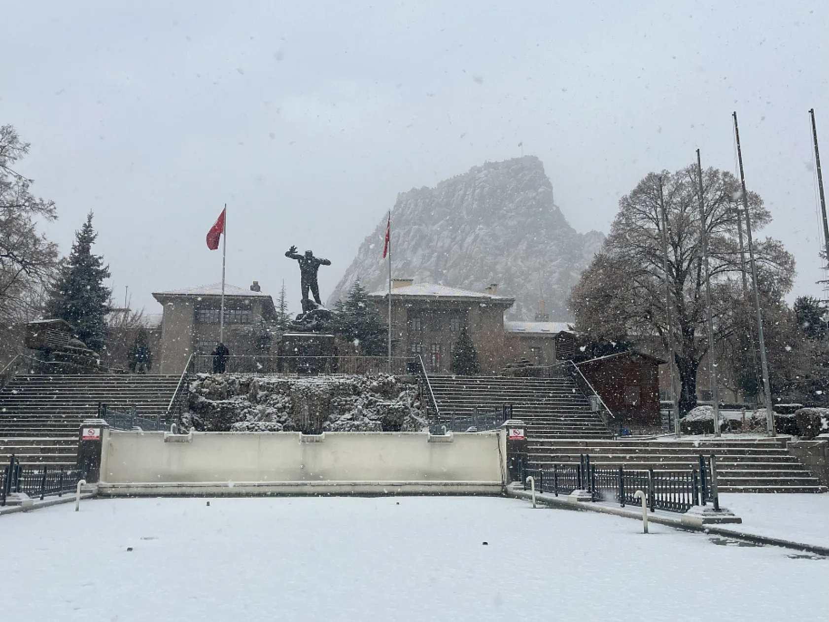 Afyon, Güne Beyaz Bereketle Uyandı