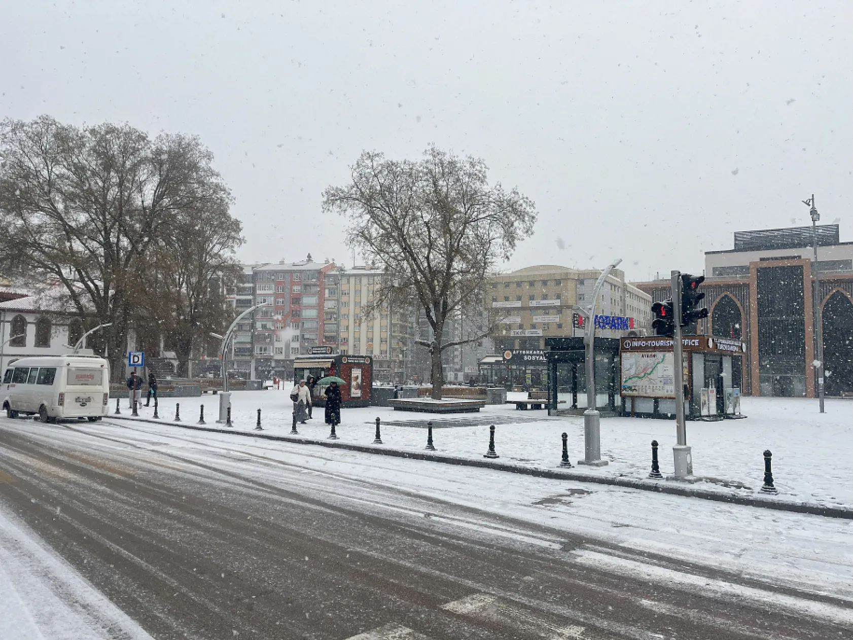 Afyon, Güne Beyaz Bereketle Uyandı