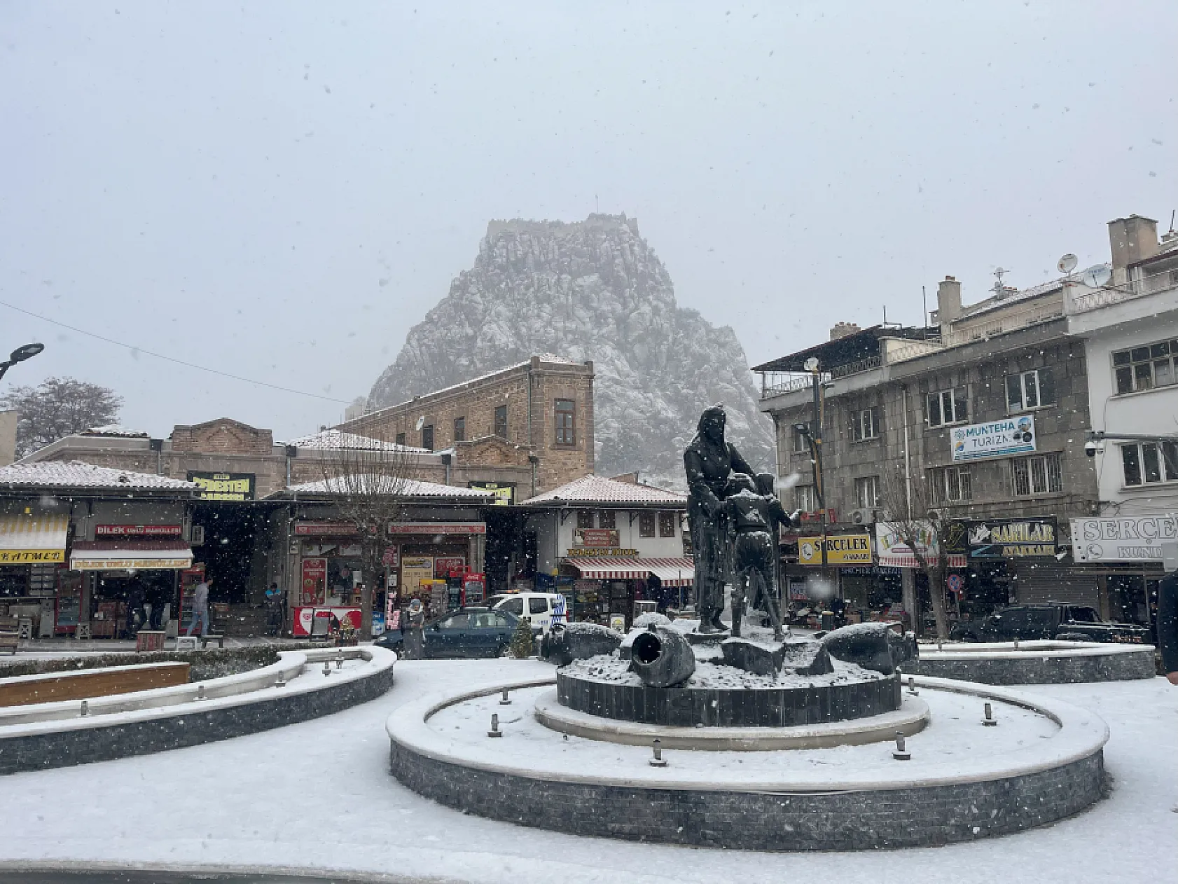 Afyon, Güne Beyaz Bereketle Uyandı