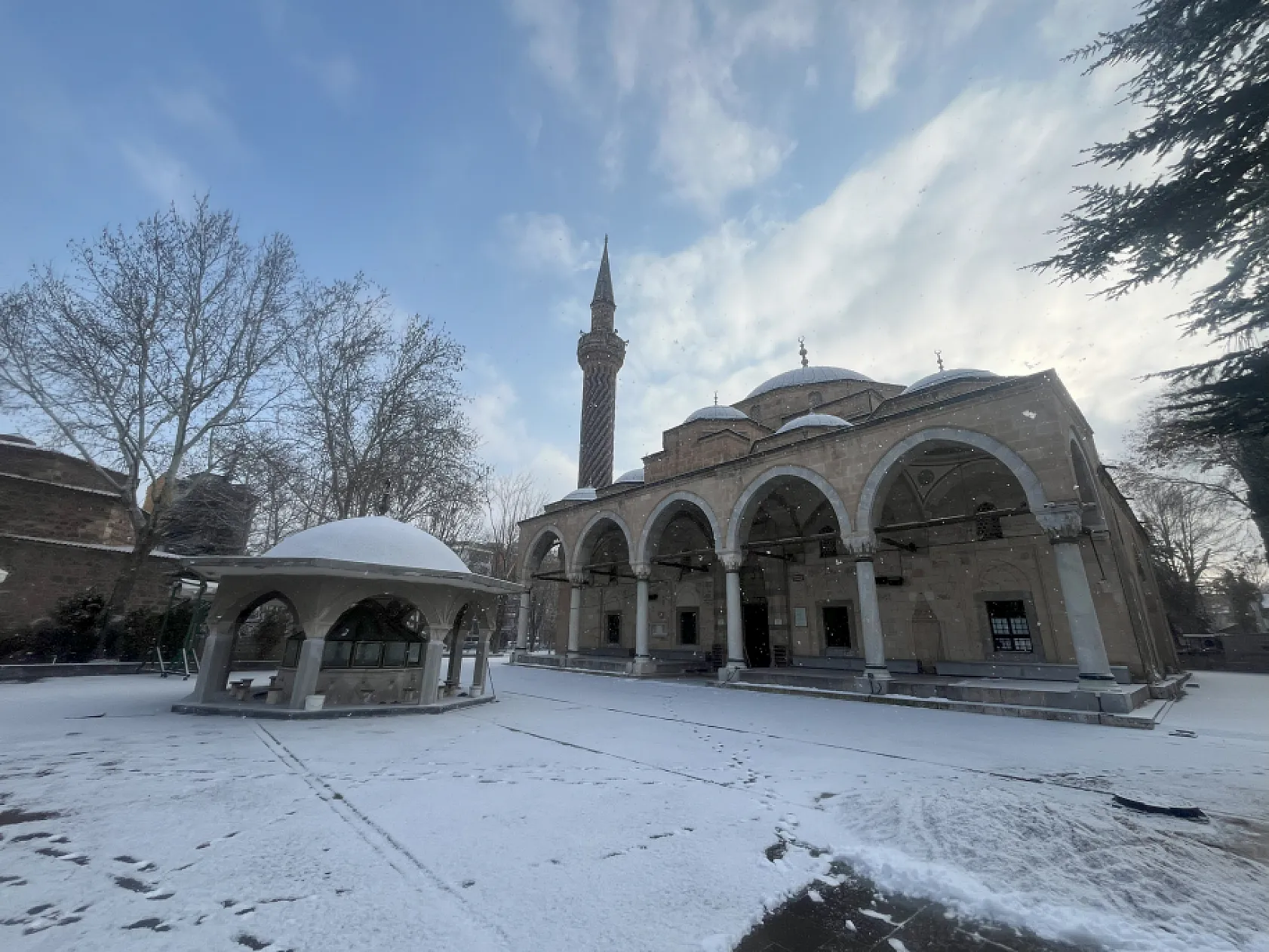 Afyon, Güne Beyaz Bereketle Uyandı