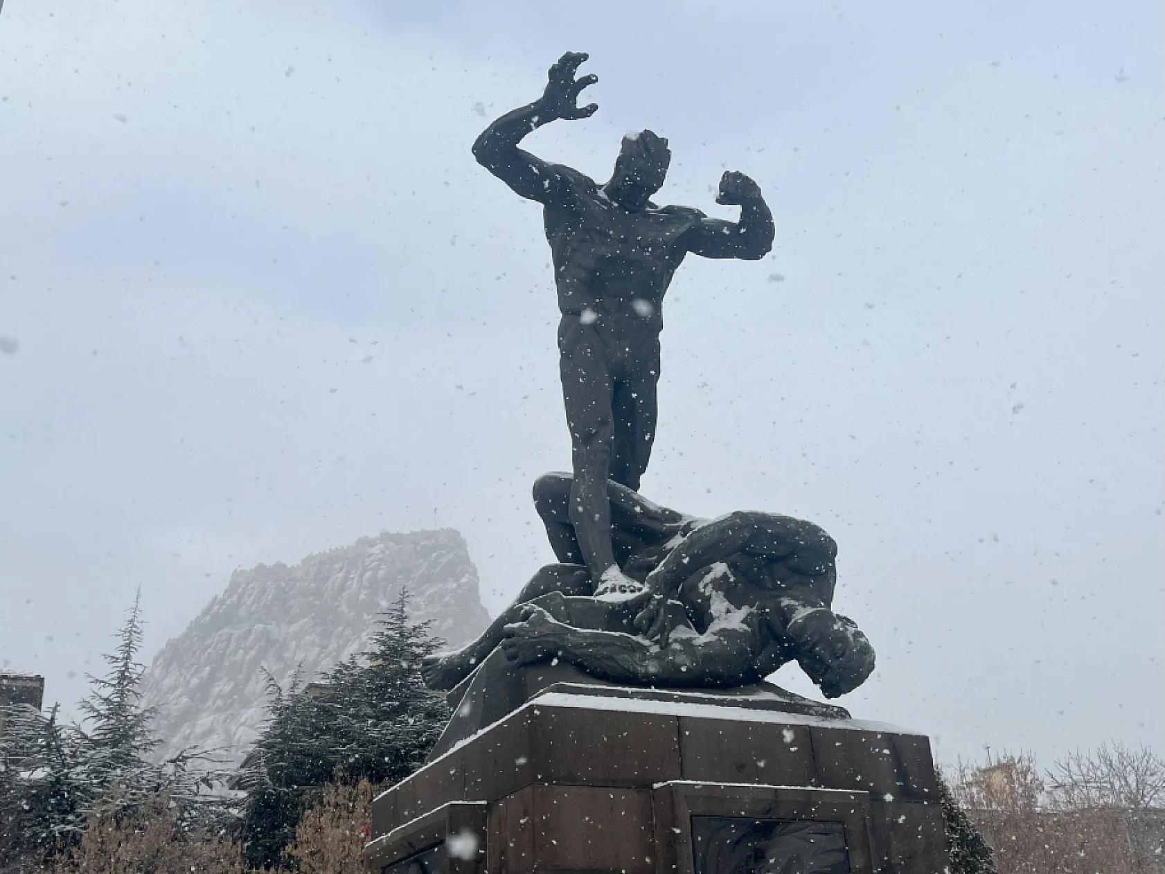 Afyon, Güne Beyaz Bereketle Uyandı