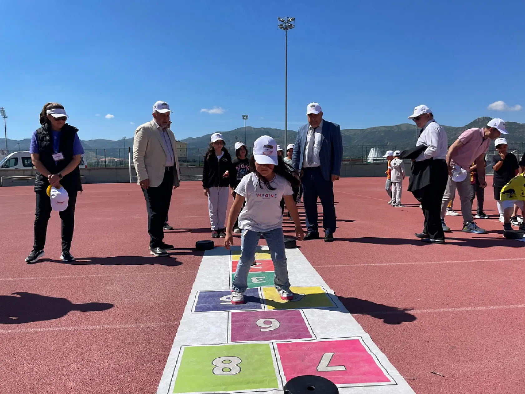 Dünya Oyun Günü'nde Müdürler, Çocuklarla Birlikte Eğlendi