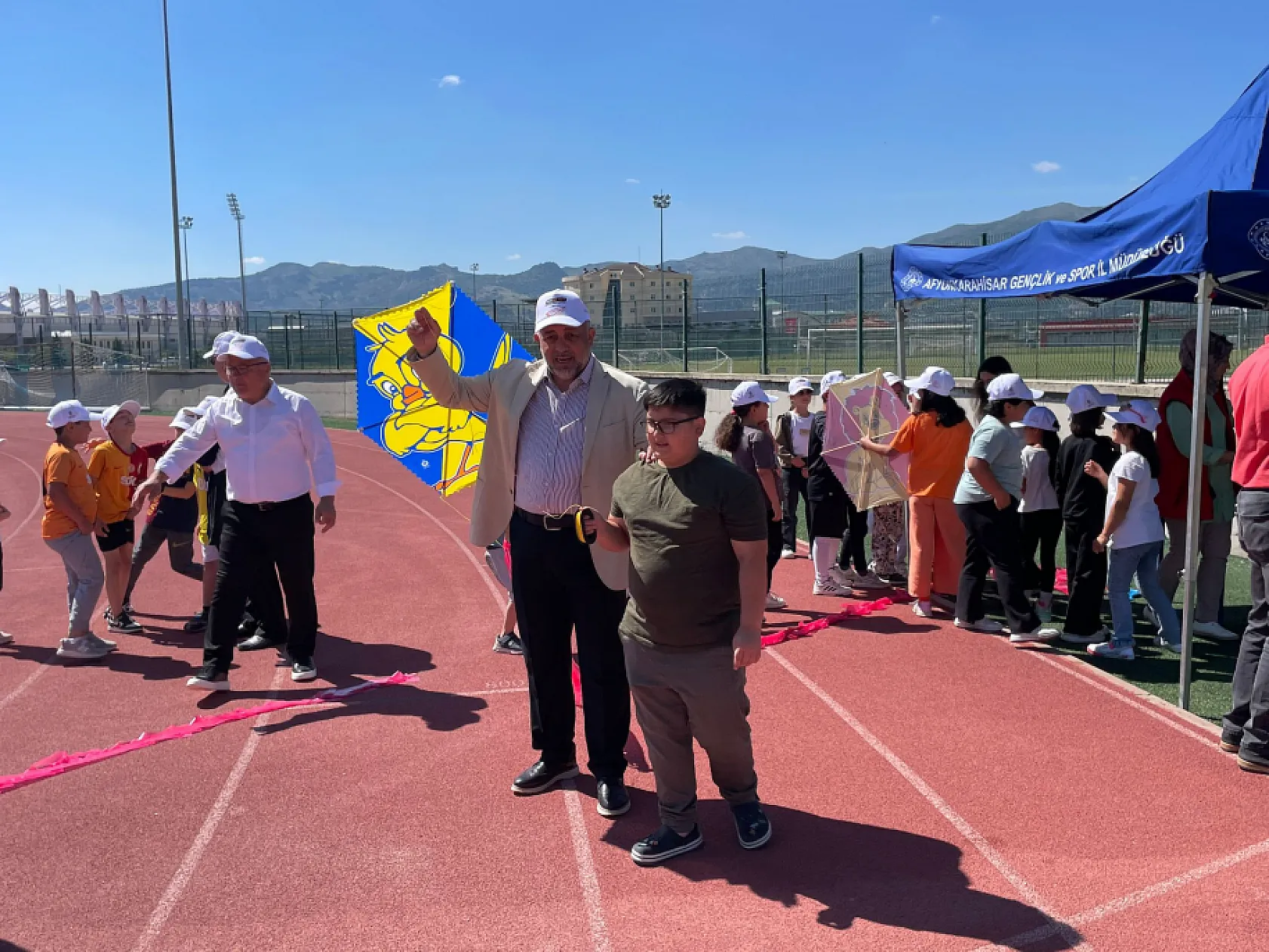 Dünya Oyun Günü'nde Müdürler, Çocuklarla Birlikte Eğlendi
