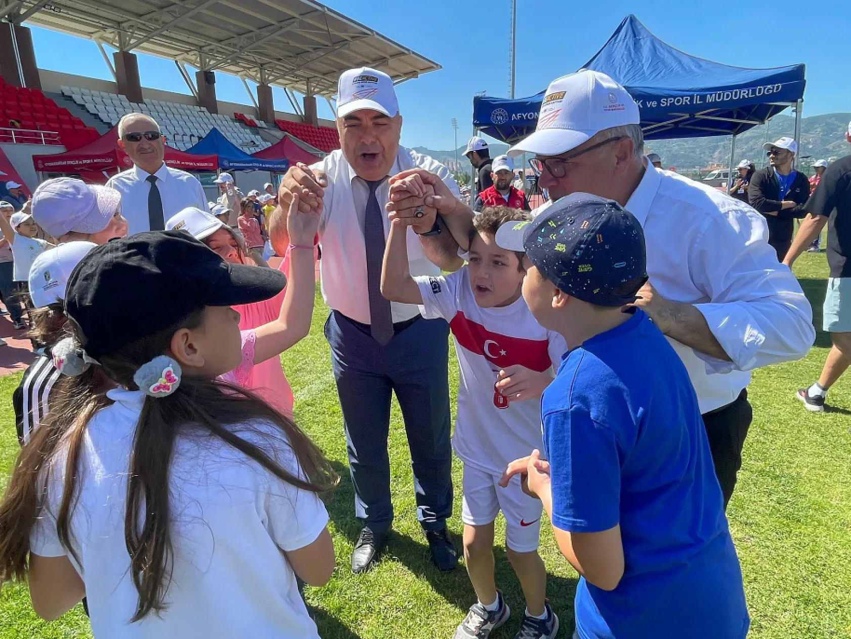 Dünya Oyun Günü'nde Müdürler, Çocuklarla Birlikte Eğlendi