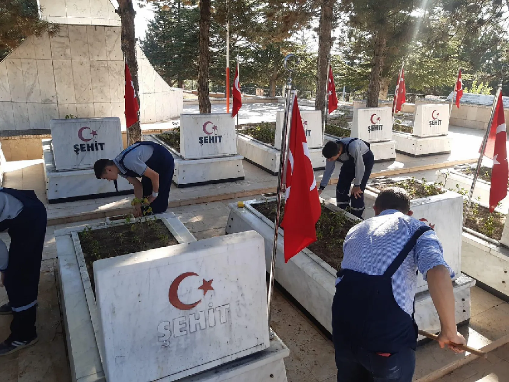 Meslek Lisesi Öğrencileri, 3 Yılda 6 Şehitliğe Gönülleri İle Dokundular
