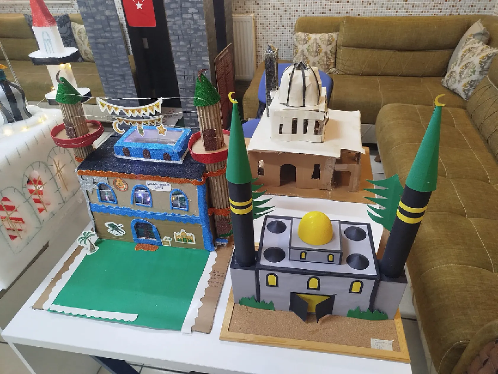 Minik Ellerden Büyük Eserler