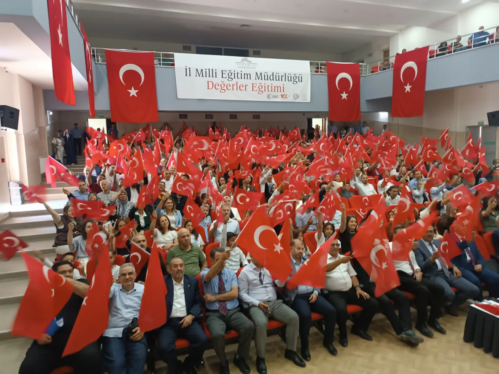 Müdür Sünnetci'den Net Mesaj: Atalarından Utanan Nesil Başarılı Olamaz