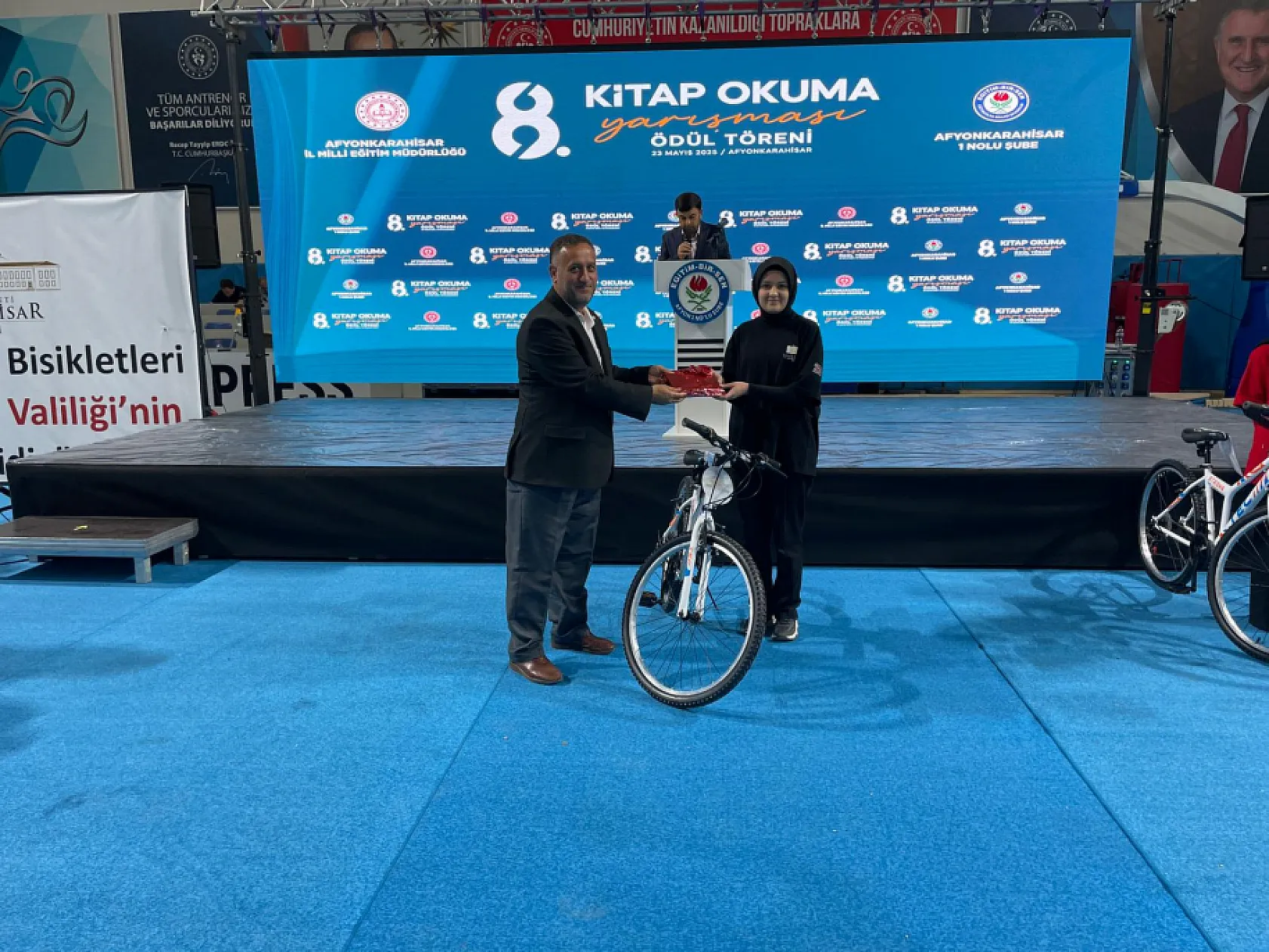 'Tüm Kitaplar, Bir Kitabın Anlaşılması İçin Okunur'