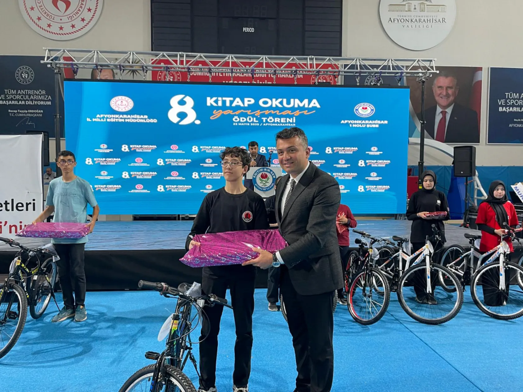 'Tüm Kitaplar, Bir Kitabın Anlaşılması İçin Okunur'