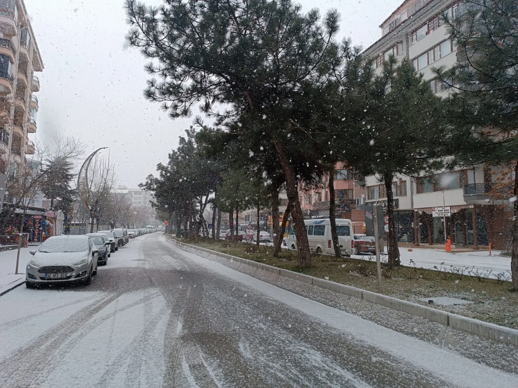 Afyon, Güne Beyaz Bereketle Uyandı